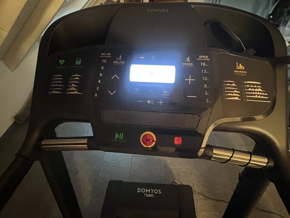 DOMYOS elektrisches Laufband 16km/h - nahezu unbenutzt￼! - Bild 2 von 4