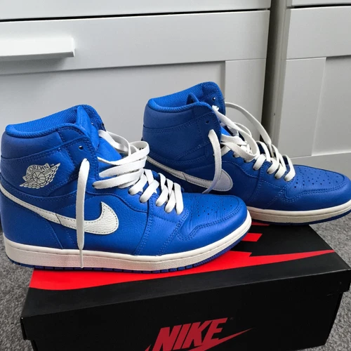 Air Jordan 1 Retro Hyper Royal