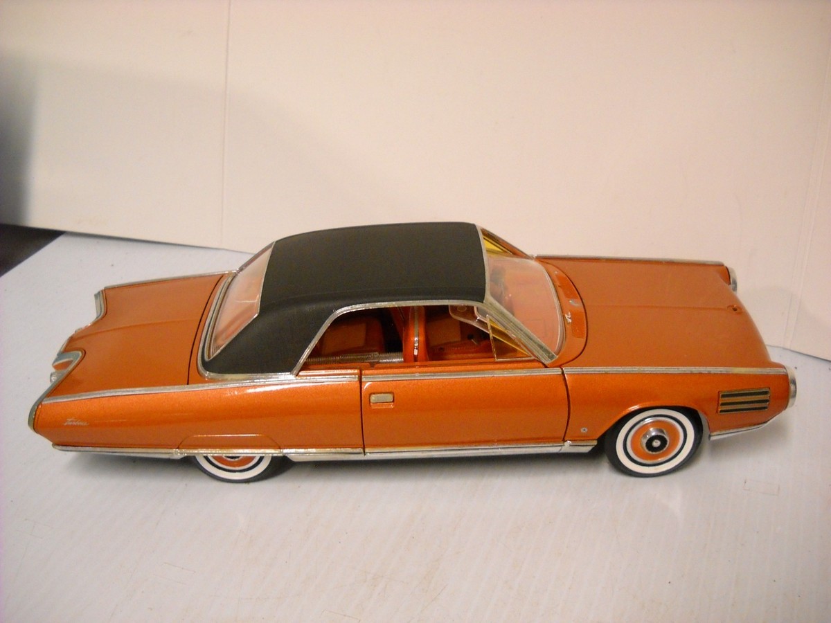 1/18 1963年式 Crysler Turbine Lucky DieCast 1:18 Chrysler Turbine Year 1963 orange 92448