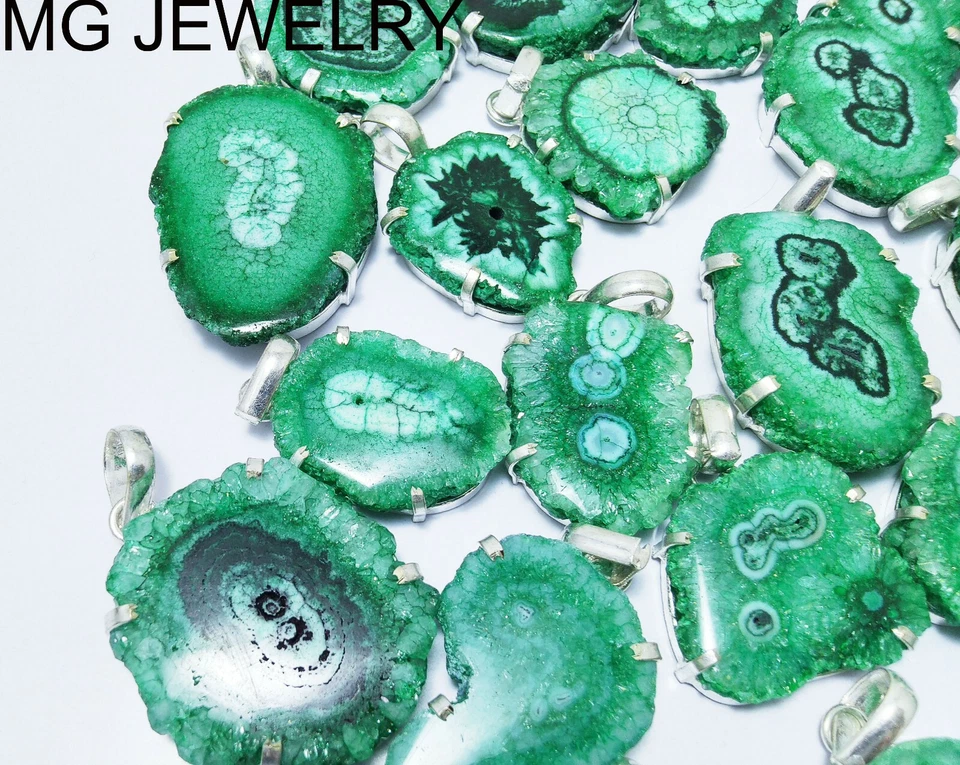 Lote de 100 piezas colgantes con superposición de plata .925 de piedras preciosas druzy de cuarzo solar color verde Foto 3 de 4