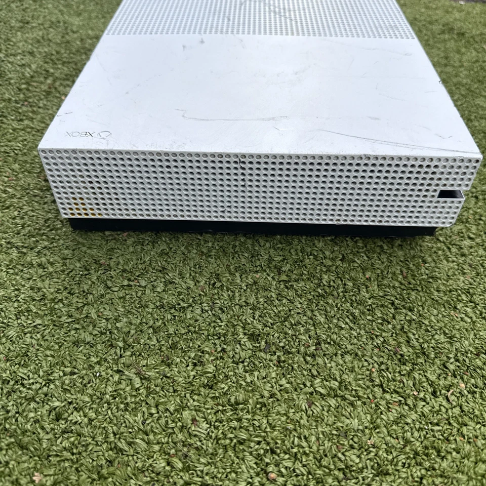 Microsoft Xbox One S, photo 4 of 5