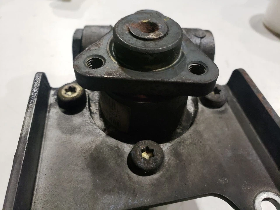 Bomba de dirección asistida - BMW 325Ci E46 M54B25 2002 - 01-02 OEM 6756582 Foto 2 de 4