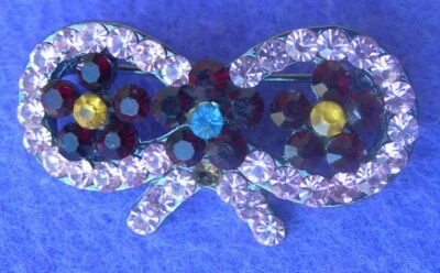 vintage BROCHE NOEUD FLEURI strass rose, rouge grenat, jaune et bleu / BROOCH - Photo 1/2