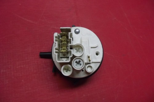 Waschmaschine INDESIT WM12X UK Druckschalter