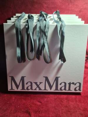 Max Mara 5 große Geschenkboxen mit 4 Max Mara Bändern (leer)