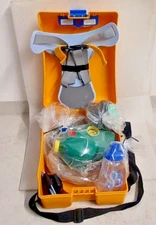 NEW IN YEIIOW BOX !! FULL KIT GAS MASK FOR CHILDREN KIDS & BABIE AGE 0- 8 ISRAEL