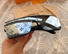 Louis Vuitton Sunglasses Black Matte Finish Frame Gray Tinted Logo — photo 3