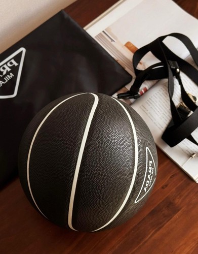 Ballon de basket prada