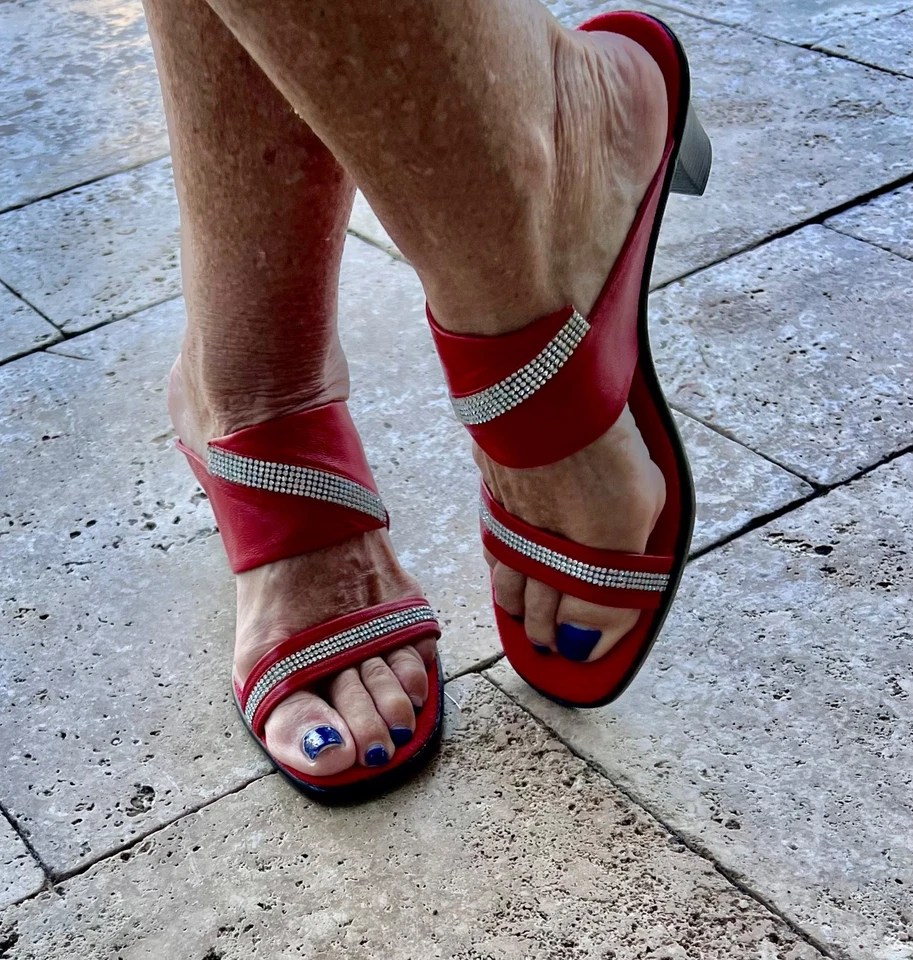 ONEX Tacones de Cuero Rojo con Adornos de Estrás Talla 9 TOTALMENTE NUEVOS Foto 2 de 4