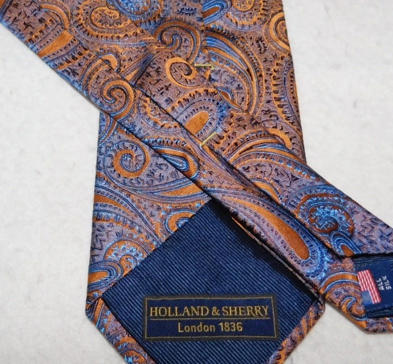 ГОЛЛАНДИЯ И ХЕРЕС СДЕЛАНО В США ОРАНЖЕВЫЙ/ЖЕЛТЫЙ/СИНИЙ ГАЛСТУК С УЗОРОМ ПЕЙСЛИ - ДИЗАЙНЕРСКИЕ ГАЛСТУКИ. - Изображение 2 из 3