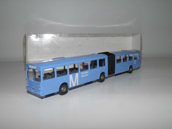 AUTOBUS ARTICULADO MB O 305-G MARCA WIKING ESCALA H0