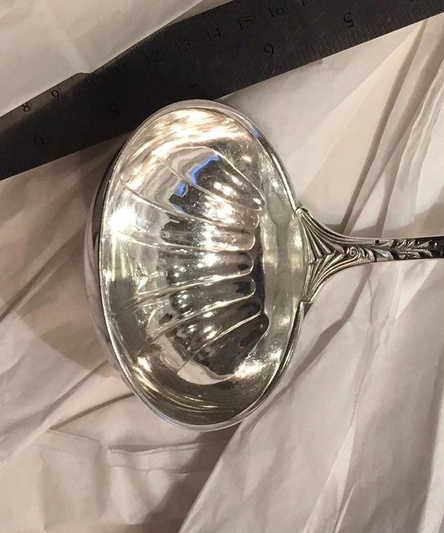 Cucharón perforador patrón real 1887 de Gorham placa de plata de 10 1/2"  Foto 3 de 4