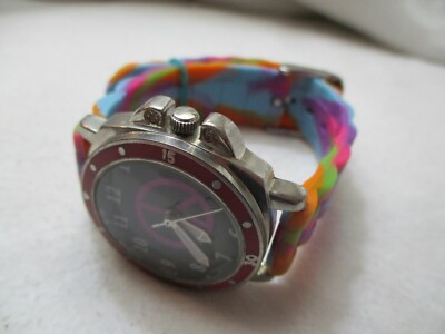 Peace Sign Theme Wristwatch Colorful Rainbow Buckle Band Round Black Face 