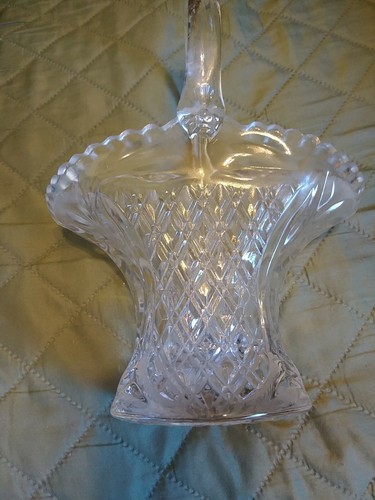 Vintage Glass Basket with Handle, Diamond Pattern, Ruffle Edge, #2782 - Picture 6 of 7