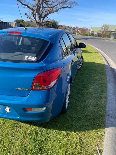 Holden Cruze 2014 equipe sports edition. low kms 1 elderly owner. as new - Picture 2 of 21