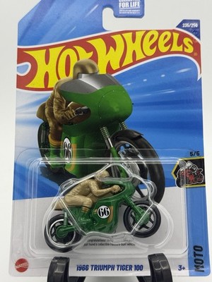 Hot Wheels Moto Treasure Hunt 1966 Triumph Tiger 100 Green Motorcycle W/Case