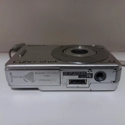 Sony Cyber-shot DSC-W70 7.2MP Black/Silver 3x Optical Vintage