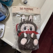 Pop Mart-THE MONSTERS Classic Series-Plush Doll Shoulder Bag