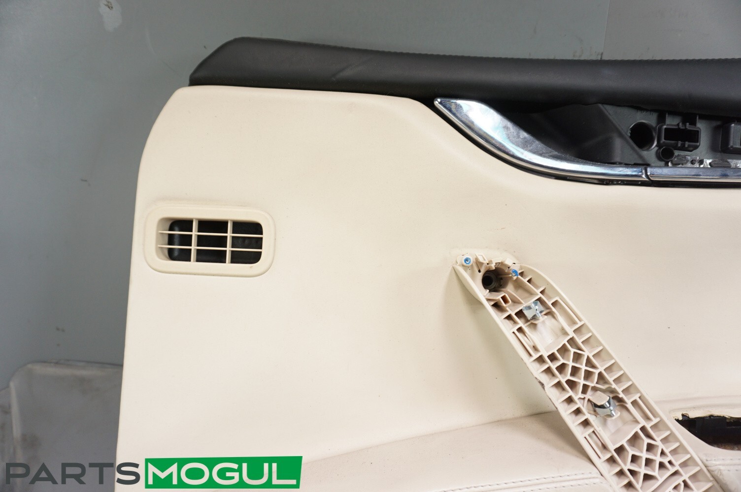 2013-2016 Maserati Quattroporte GTS Front Right Passenger Door Panel OEM