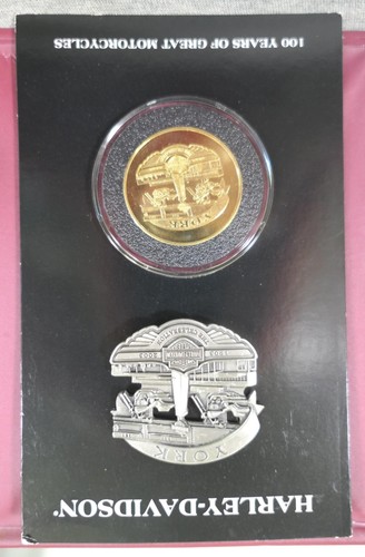 NEW 2003 York Harley Davidson 100th Anniversary Union Gold Coin & Pewter Pin Set - Imagen 6 de 6