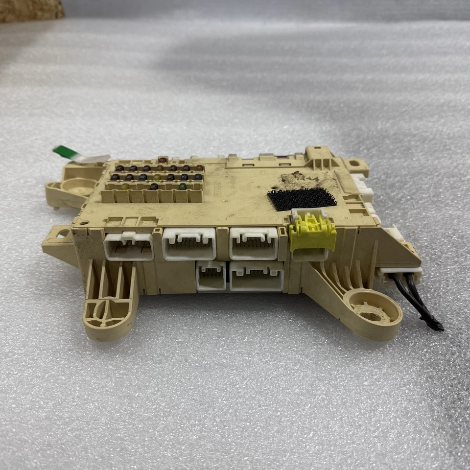 Lexus LS430 Mark Levinson Ultra Right Panel Fuse Box Cabin 2001-2002 OEM 82730 - Image 4 of 4