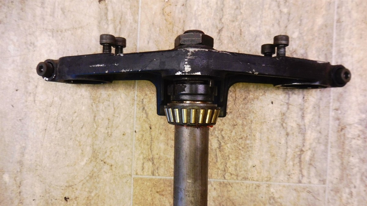 ナコ　上 1985 Kawasaki ZX900 Ninja K238-1) triple tree steering stem