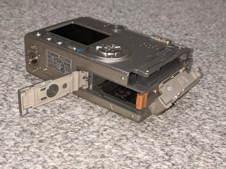 Canon Powershot Digital Elph SD200 Digital Camera CCD Sensor Vintage Retro - Image 3 of 3