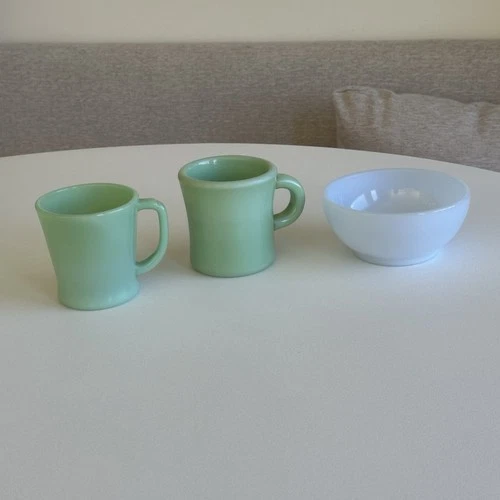 2 Vintage Fire King Jadeite D & C Handle Mugs Anchor Hocking & Bowl Milk Glass