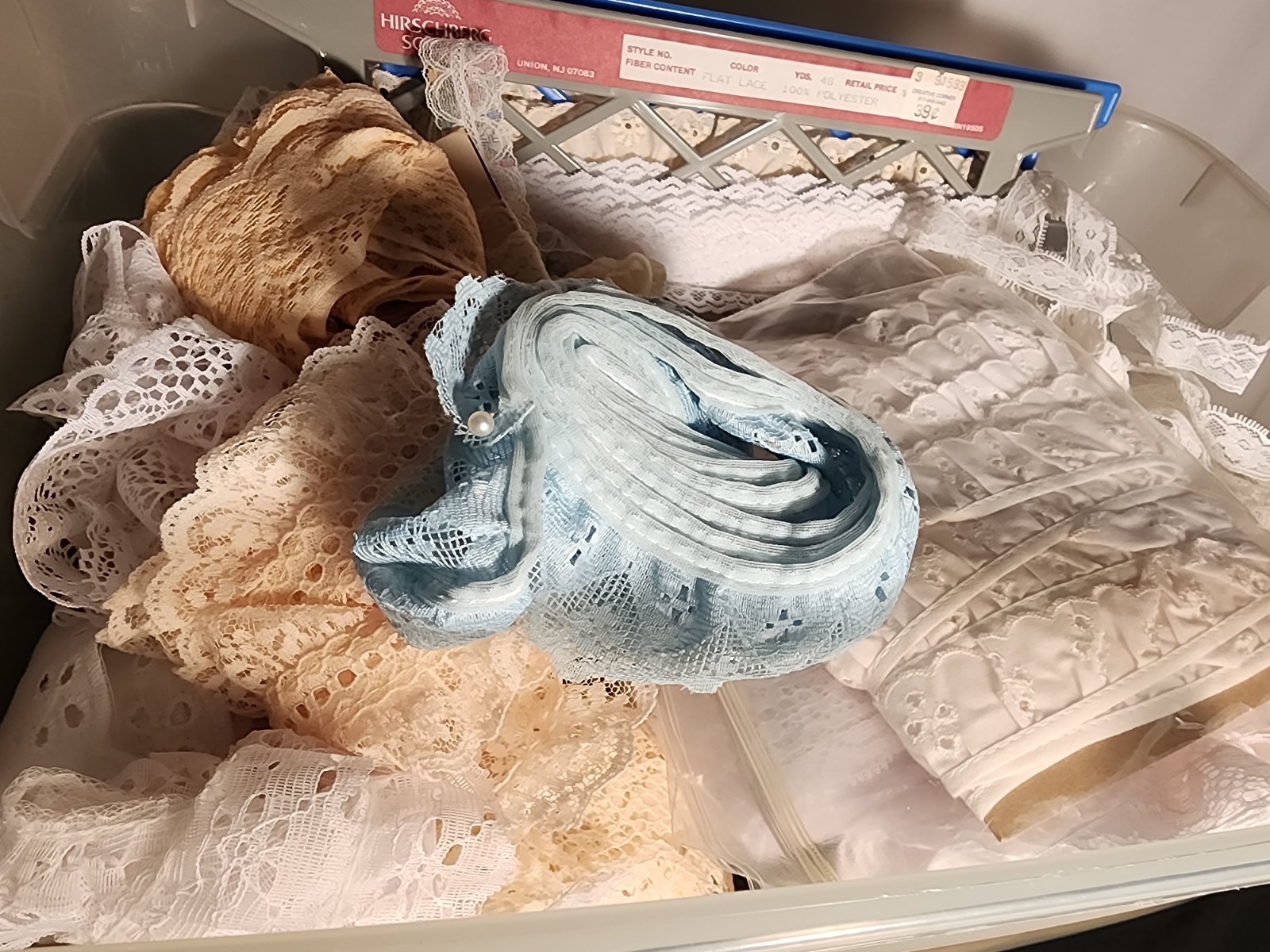 Lge Lot of Swiss Cotton Lace Crafts Sew Various Lgth /Wdt White Ivory Peach Blue