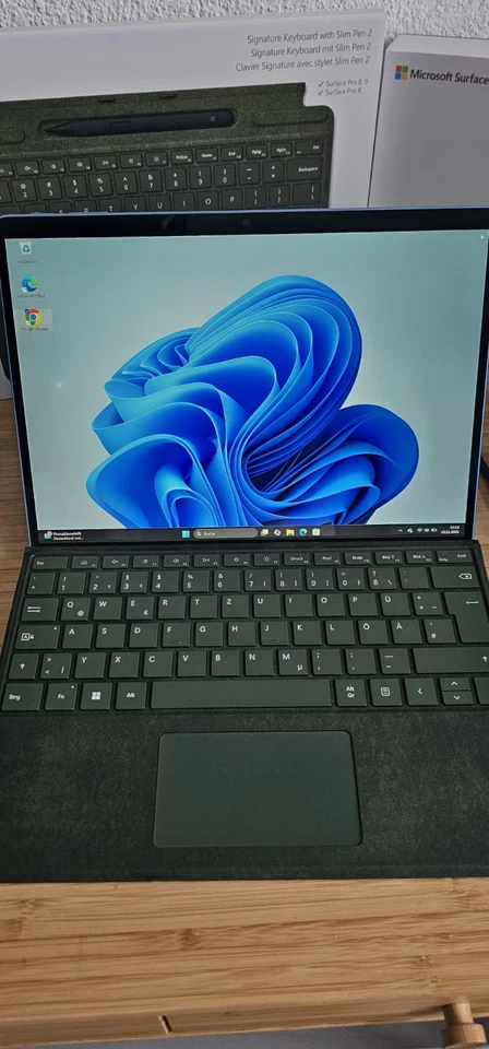 Microsoft Surface Pro 9 i5-1235U 16GB 256GB SSD saphirblau Signature Keyboard - Bild 2 von 4