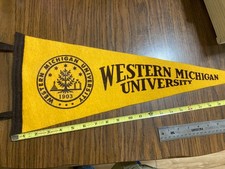 VINTAGE WESTERN MICHIGAN UNIVERSITY FELT PENNANT 24"LONG EXCELLENT CONDITION VINTAGE WESTERN MICHIGAN UNIVERSITY FELT PENNANT 24"LONG EXCELLENT CONDITION