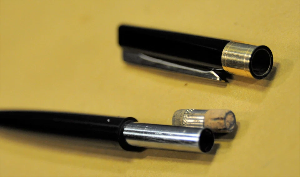 "Pilot" Rare Japanese c.1961's Fountain pen&Propelling pencil sets. w/Orig. case - Image 3 of 4