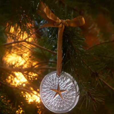 LALIQUE 2023 PLUMES ANNUAL XMAS ORNAMENT CLEAR & GOLD #10790000