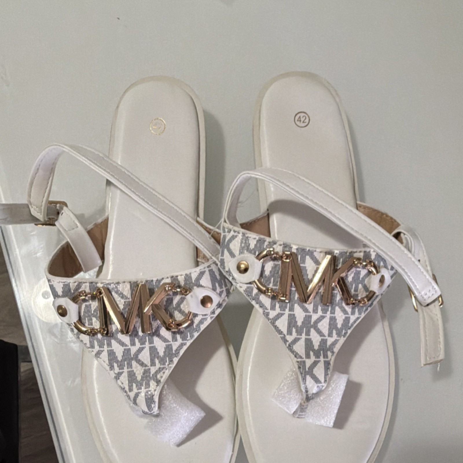 Michael Kors Thong Sandals Logo Gold Hardware Buckle White Synthetic Women's 42 thumbnail 2