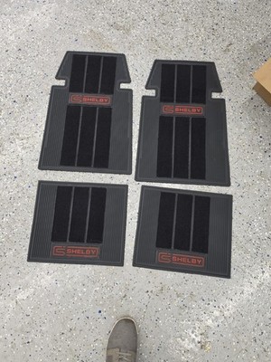 Lloyd Mats 1970 Shelby Schwarz Rot Front Fußmatten Set