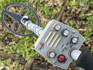 Tesoro VAQUERO Metal Detector w/ 11x8" Coil, Cover, New Battery, Manual - Nice!