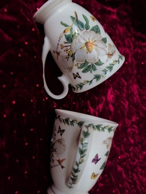 Pair Of White Dahlias Bone China Tea Cups. Some Of The Gold Paint Has Worn