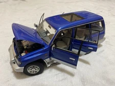AUTOart Mitsubishi Pajero 1/18 Scale Diecast Model Car No Case