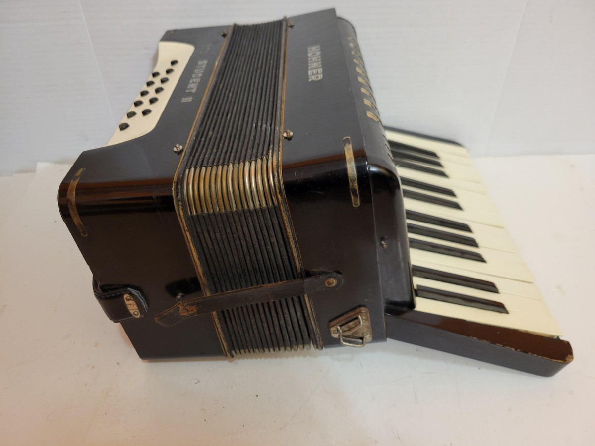 Hohner Student 80 アコーディオン 5856 - Red Hohner Student 80 Piano Accordion LMM 37 80 $1499
