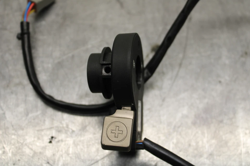 15-19 APRILIA RSV4 RF CLIP IZQUIERDO EN MANGO ABS INTERRUPTOR DE CAMBIO RÁPIDO BB611 Foto 2 de 4