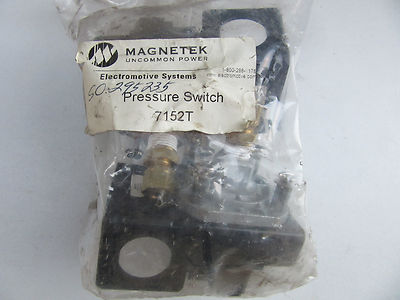 (2) Magnetek 7152T Pressure Switches NEW!!! Free Shipping