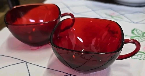 Set of 2 Vintage Royal Ruby Red Anchor Hocking Square Glass Coffee/Tea Cups 8oz