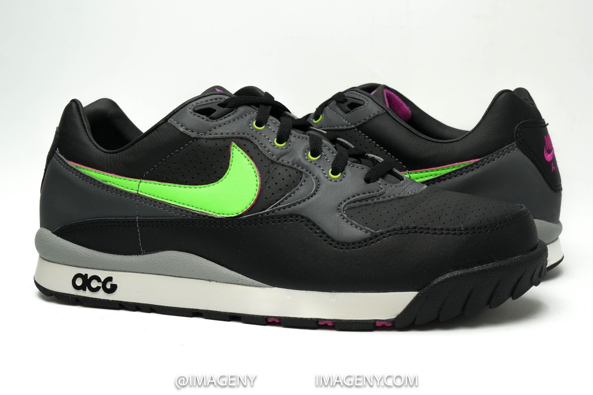 NIKE AIR WILDWOOD ACG USED SIZE 8.5 BLACK ELECTRIC GREEN AO3116