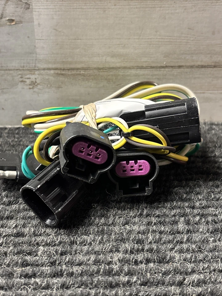 Arnés de cableado personalizado Curt 56027 para Buick Enclave/Chevrolet Malibu Foto 3 de 4