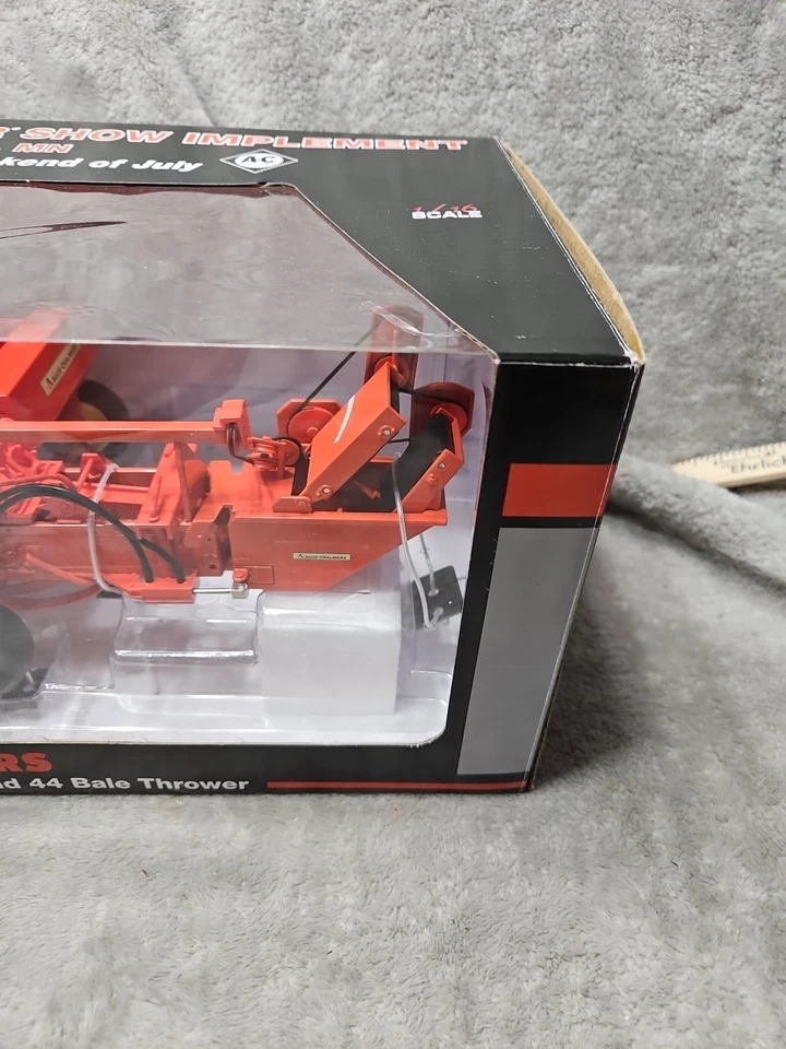 Allis Chalmers 444 Baler w/44 Thrower 1/16 Diecast Implement SpecCast Rare - Image 2 of 4