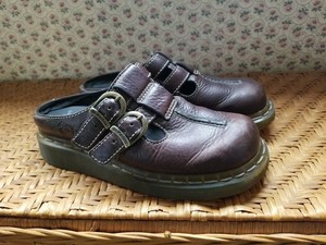 dr martens youth size 4