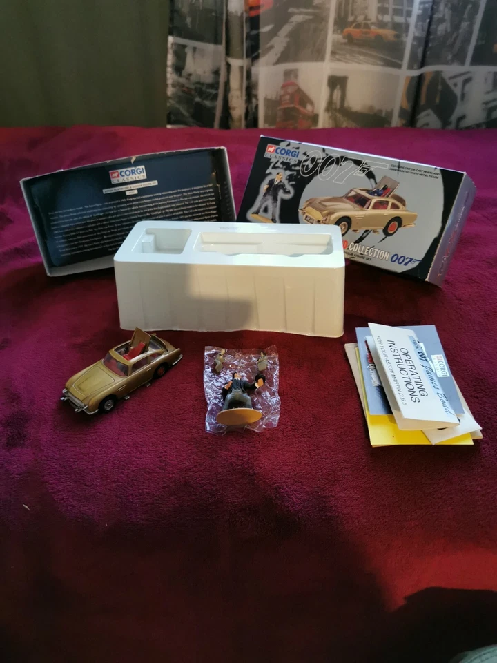 CORGI 007 James Bond 04201 ORO ASTON MARTIN Db5 & Oddjob Figure Set - Immagine 4 di 4