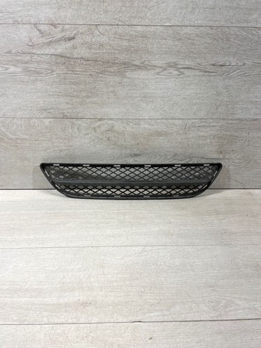 Grille inférieure de pare-chocs avant
