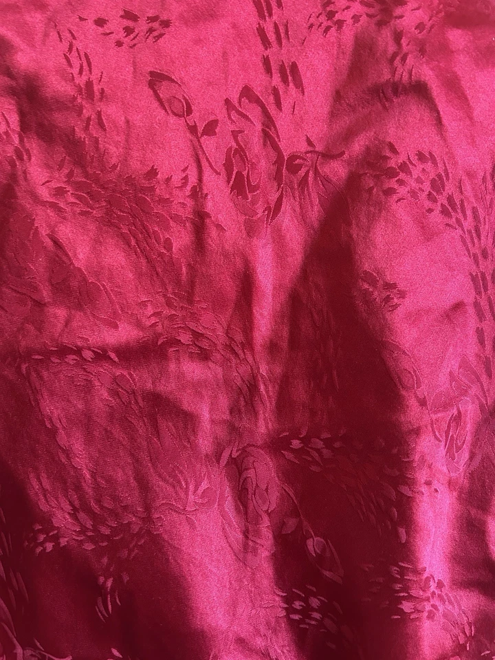 Camisón de seda rojo agosto de colección talla pequeña Foto 2 de 4