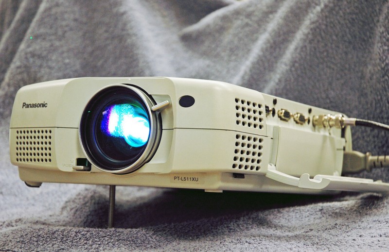 Panasonic PT-L511XU, 3 LCD Projector **NEW LAMP-- JUST SERVICED** Bright Image